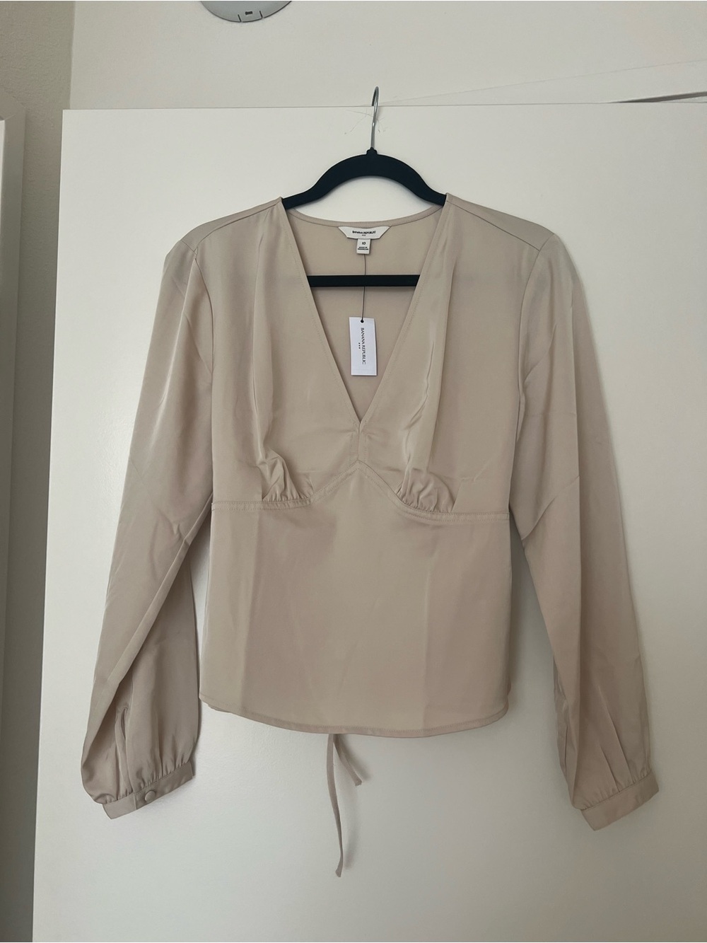 Banana Republic Beige V-Neck Long Sleeve Blouse